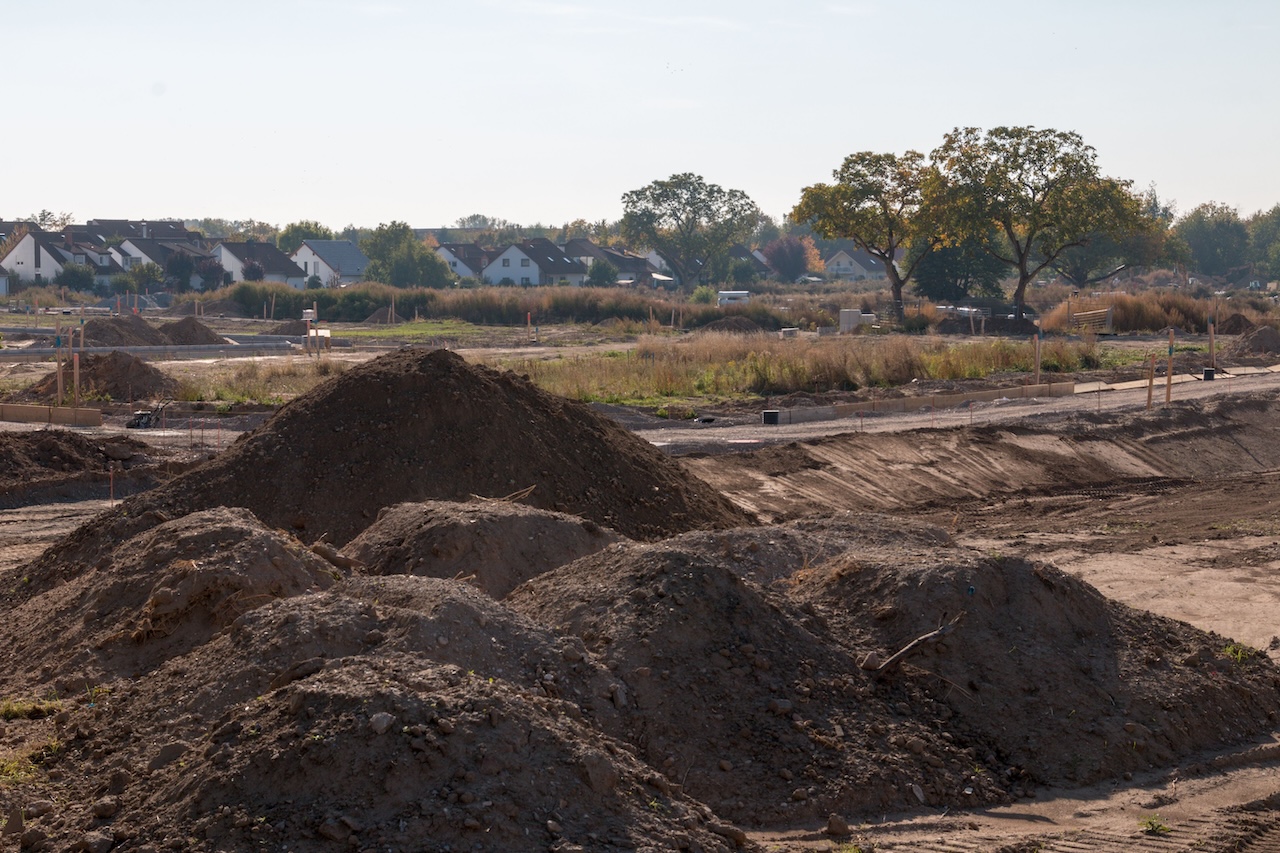 Learn how combining gravel, sand, stone dust, and drainage stone creates strong, stable foundations for hardscape and landscaping projects. Discover how bulk materials improve efficiency and long-term performance.